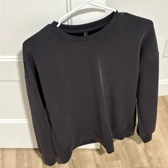 Crewneck - Picture 1 of 4